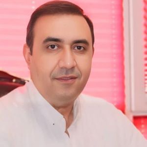 اکبر اعتمادی