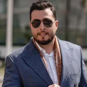 علیرضا عزیزی