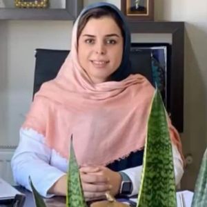 آیسان نوزاد دکتر طب سنتی ایرانی
