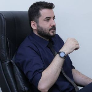 فرزین داودی