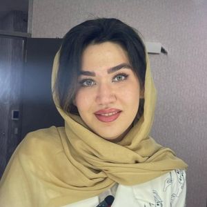 فاطمه عروجی پوست