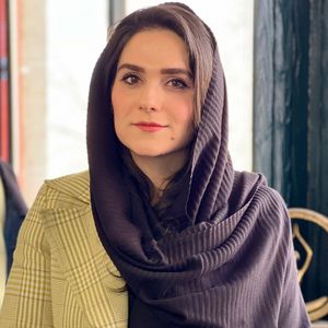 نیلوفر عزیزی