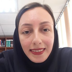 یاسمن حسین زاده