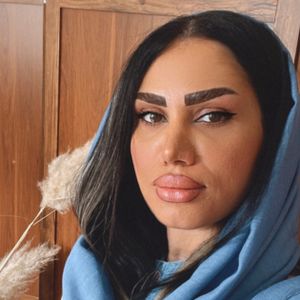 مونا سادات معاشر