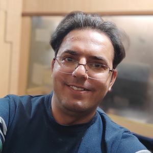 مسلم سیاهپوش منفرد